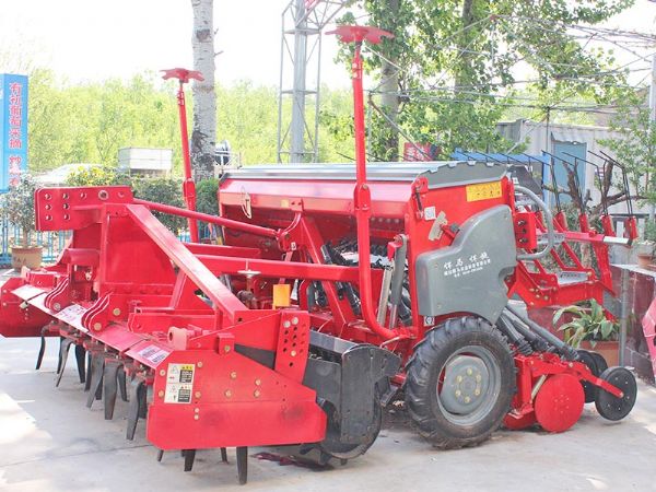 立旋整地雙鎮(zhèn)壓小麥精量播種機